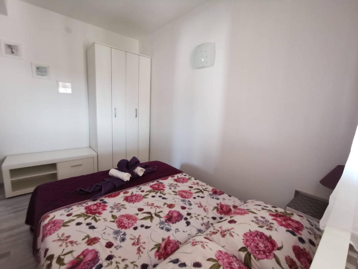 Apartmani Tajana Sukošan Esterno foto