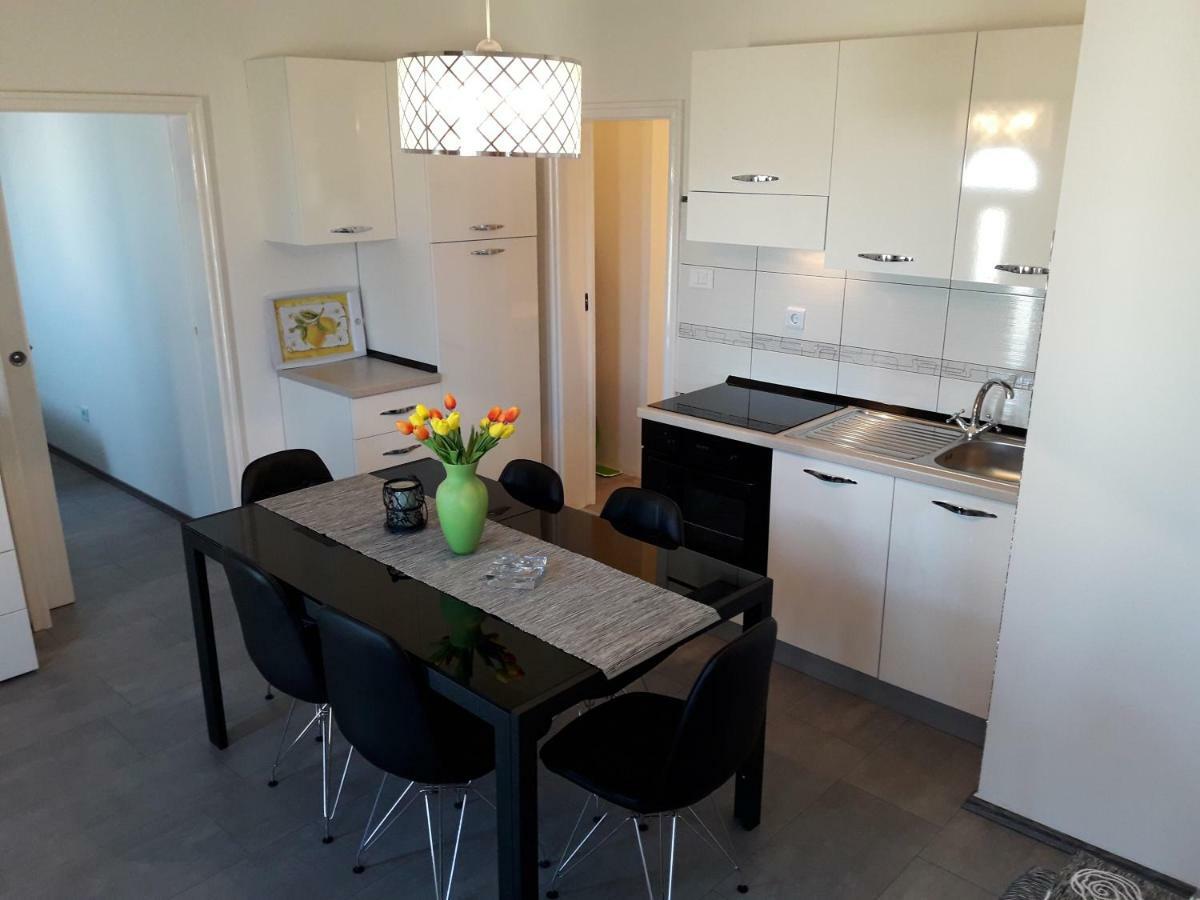 Apartmani Tajana Sukošan Esterno foto